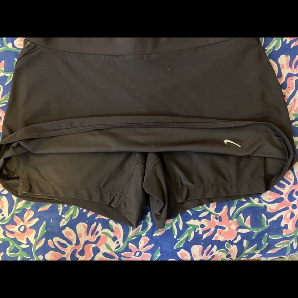 Nike Dry-Fit charcoal gray tennis/running skort(L) - Picture 3 of 6